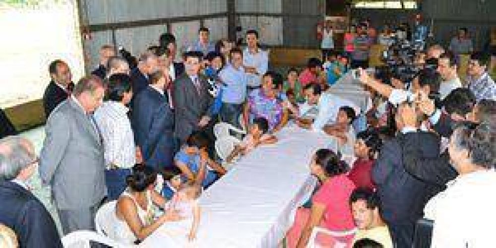 Cartes lleg� a Formosa para agradecer por la asistencia a sus connacionales