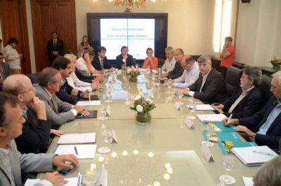 Vara obtuvo $32 millones para cr�ditos a productores inundados