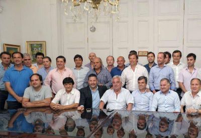 Contin�an las negociaciones y el PJ le pide a Vidal 