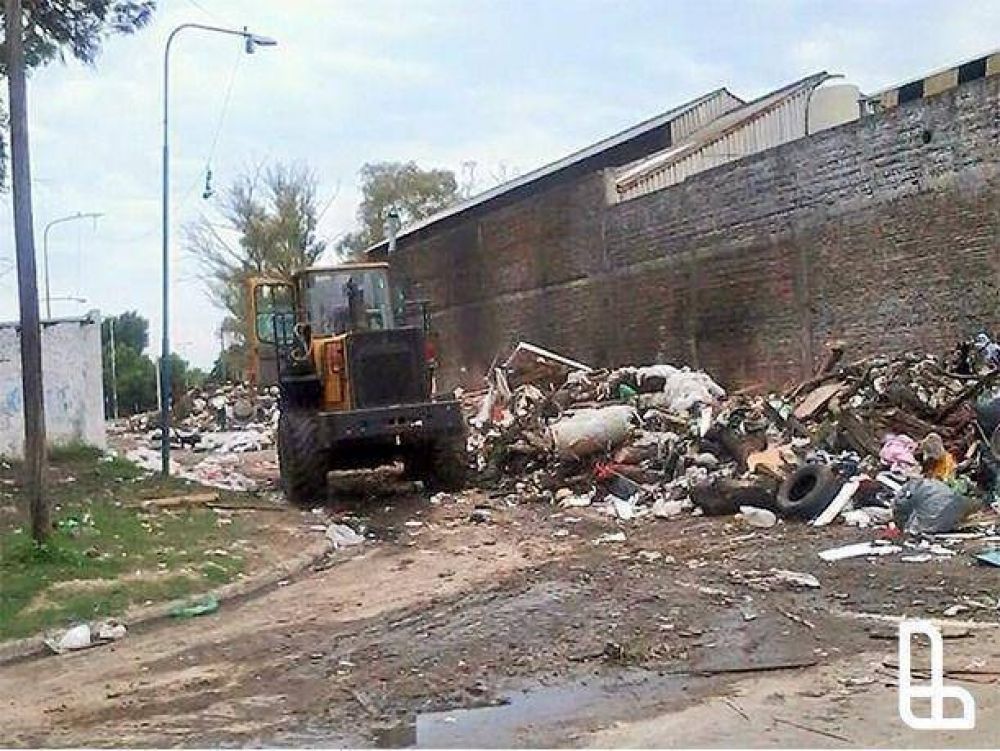 Municipalidad de Lan�s: limpieza de espacios p�blicos locales