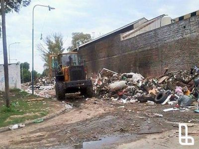 Municipalidad de Lan�s: limpieza de espacios p�blicos locales