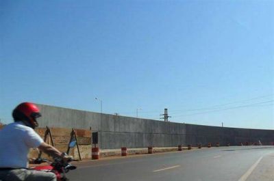 Quieren ornamentar el muro que separa Posadas y Encarnaci�n