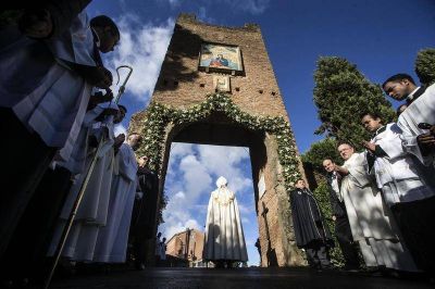 Abren en Roma la Puerta Santa dedicada a la intercesi�n de Mar�a