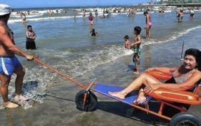 Villa Gesell: Inauguraron una playa para personas con discapacidad