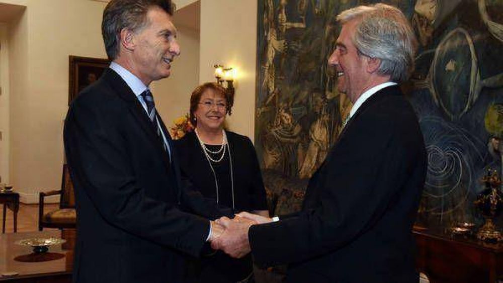 Pasteras y relaci�n comercial, puntos clave del almuerzo de Macri con Tabar�