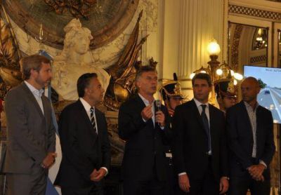 Con U�ac, Macri anunci� la autov�a San Juan-Mendoza