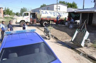 El Municipio limpi� la red cloacal del barrio Dignidad