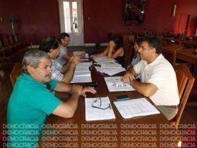 Jun�n: acuerdan convenio colectivo de trabajo para los empleados municipales