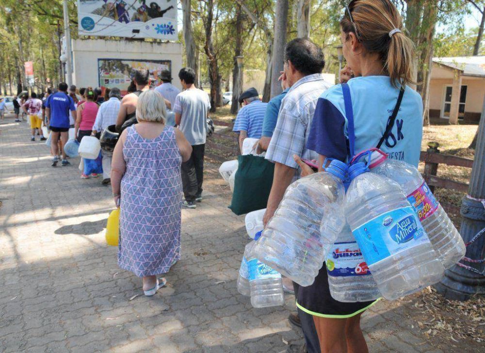 Tras 2 d�as sin suministro, vecinos de Bah�a volvieron a quejarse por falta de agua