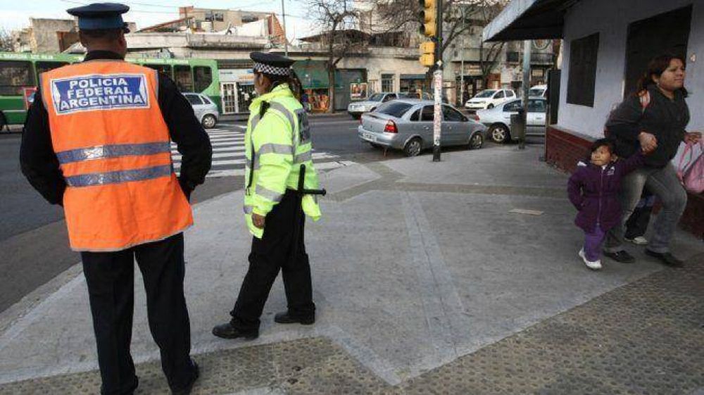 Advierten que ninguna ley obliga a los ciudadanos a llevar el DNI en la v�a p�blica