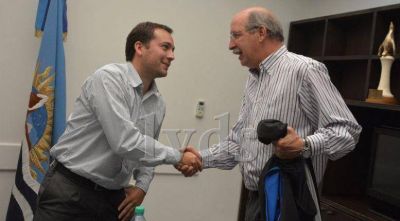 Vialidad Provincial cede al municipio m�quinas para saneamiento ambiental