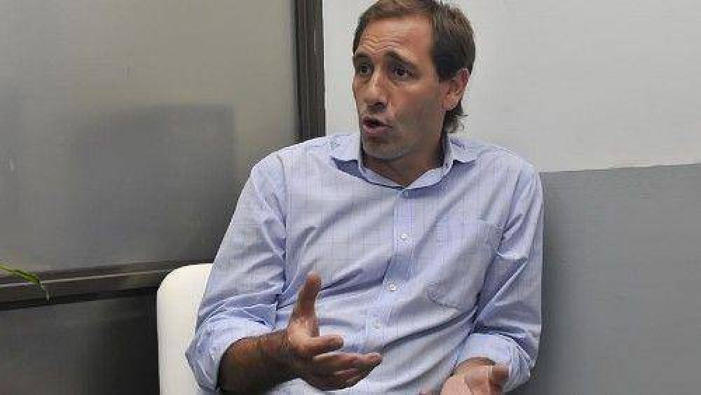 Garro: �No podemos permitir que haya militantes y punteros con sueldos pagos por los vecinos�