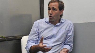 Garro: �No podemos permitir que haya militantes y punteros con sueldos pagos por los vecinos�