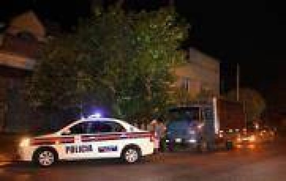 Esc�ndalo en La Plata: Secuestran un cami�n con punteros pol�ticos que arrojaban basura en la v�a p�blica