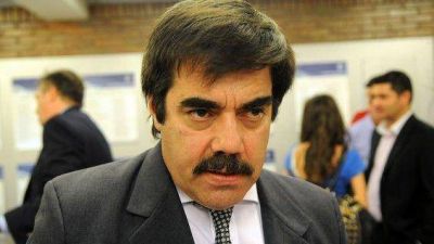 Acusan a una funcionaria de estar 