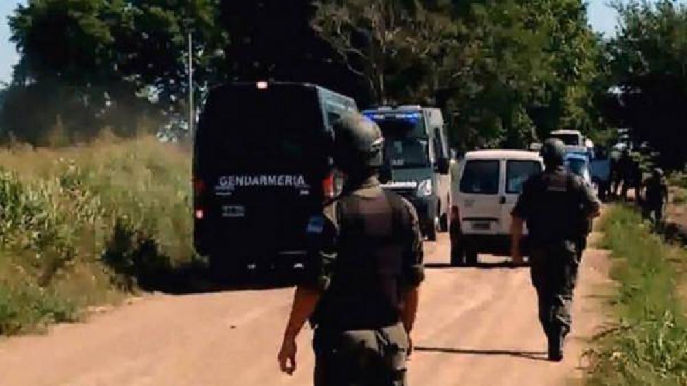 Intensa b�squeda de los pr�fugos: auto por auto, casa por casa
