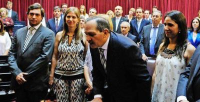 ALPEROVICH ya tiene 13 EMPLEADOS en el Senado, incluyendo a su sobrina 