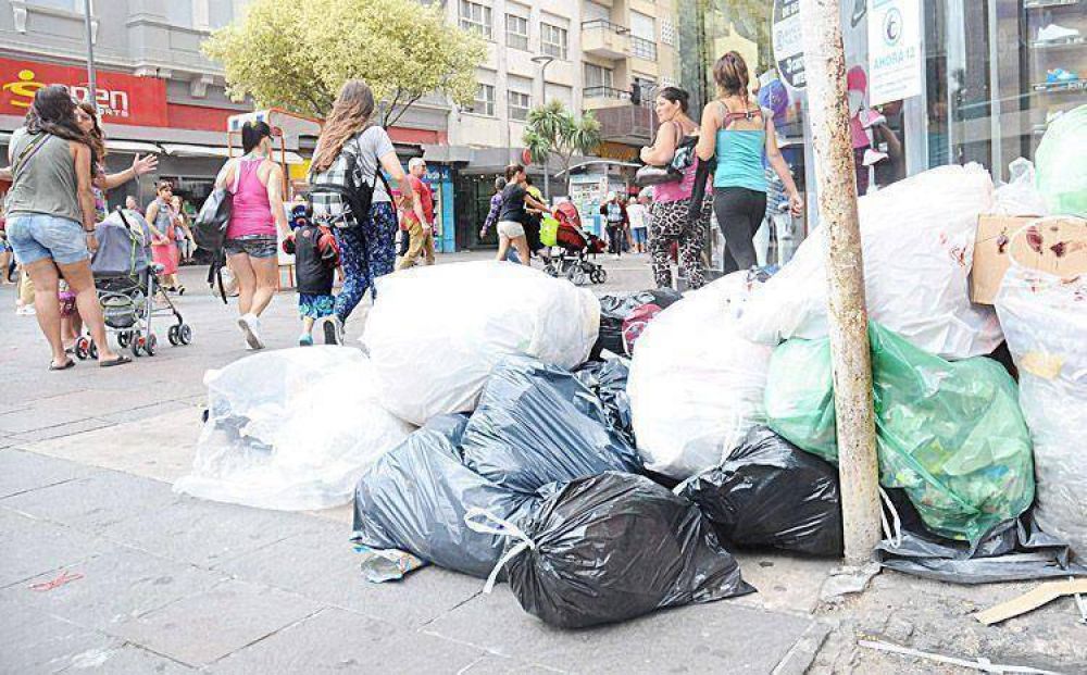 Moyano intercedi� en el conflicto y hoy volver� la recolecci�n de residuos
