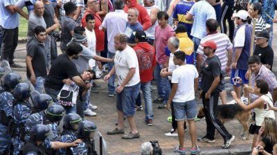 Analizan sancionar al jefe policial a cargo del operativo de seguridad frente a la Municipalidad en La Plata