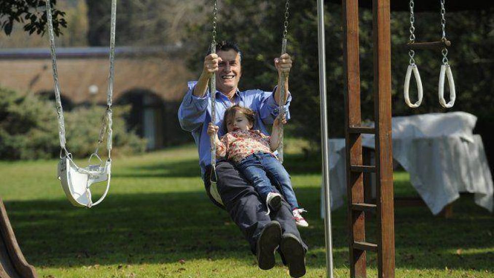 Macri se fisur� una costilla jugando con Antonia y deber� hacer reposo