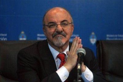 Tomada, preocupado por los despidos