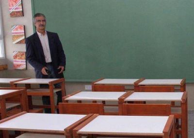 Rufino confirm� compensaci�n salarial: Docentes correntinos cobrar�n $460 con haberes de enero