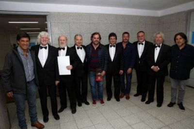 Mil marplatenses asistieron gratis a la funci�n de Les Luthiers