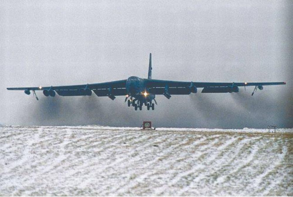 Estados Unidos apoya a Corea del Sur con un avi�n repleto de misiles nucleares