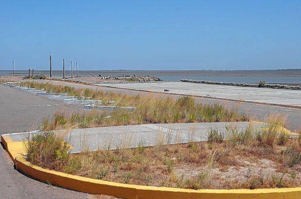 El Frente Costero, un paseo a mitad de camino