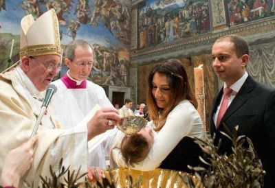 El Papa bautiz� a 26 beb�s en la Capilla Sixtina