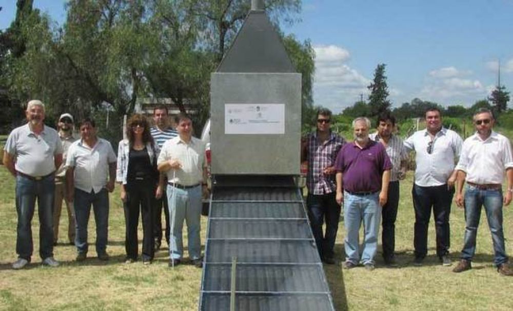 Invento local para secar verduras con energ�a solar