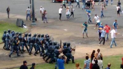 Garro comparti� decisi�n de Ritondo de sancionar a la polic�a que actu� en la represi�n del viernes