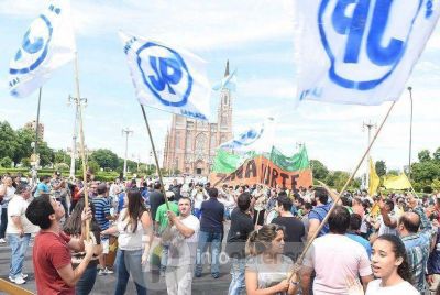 El kirchnerismo, Quebracho y la Izquierda movilizan por la no renovaci�n de contratos