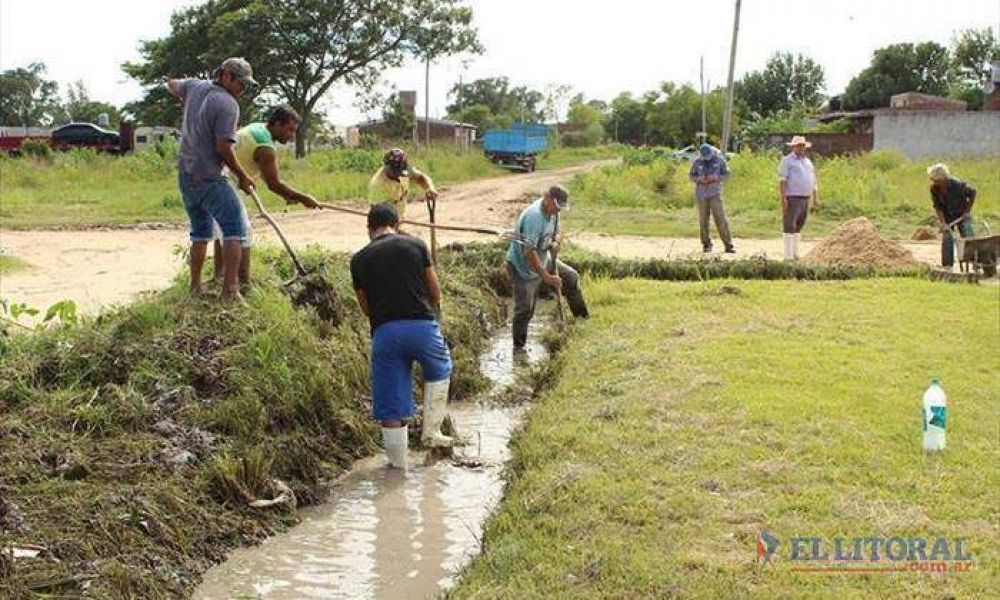 Todav�a hay evacuados aunque bajan los r�os y no se pronostican lluvias intensas