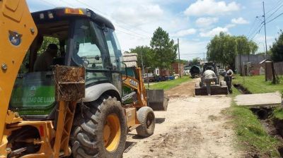 Realizan trabajos de zanjeo, cuneteo y limpieza