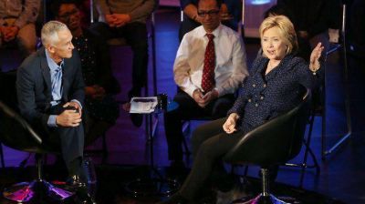 Hillary Clinton pidi� el fin de las redadas para las deportaciones de inmigrantes