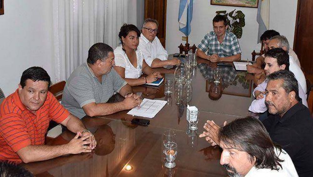 El intendente recibi� a la Intersindical para hablar sobre los contratos