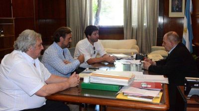 Arroyo y su Gabinete se reunieron con especialista del BID