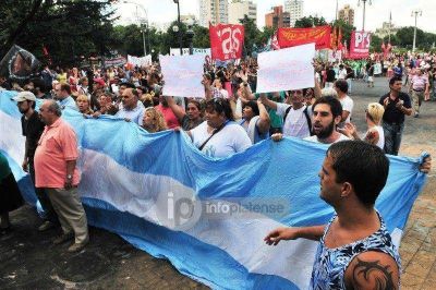 Ex contratados y organizaciones pol�ticas y sociales repudiaron la represi�n en el Municipio
