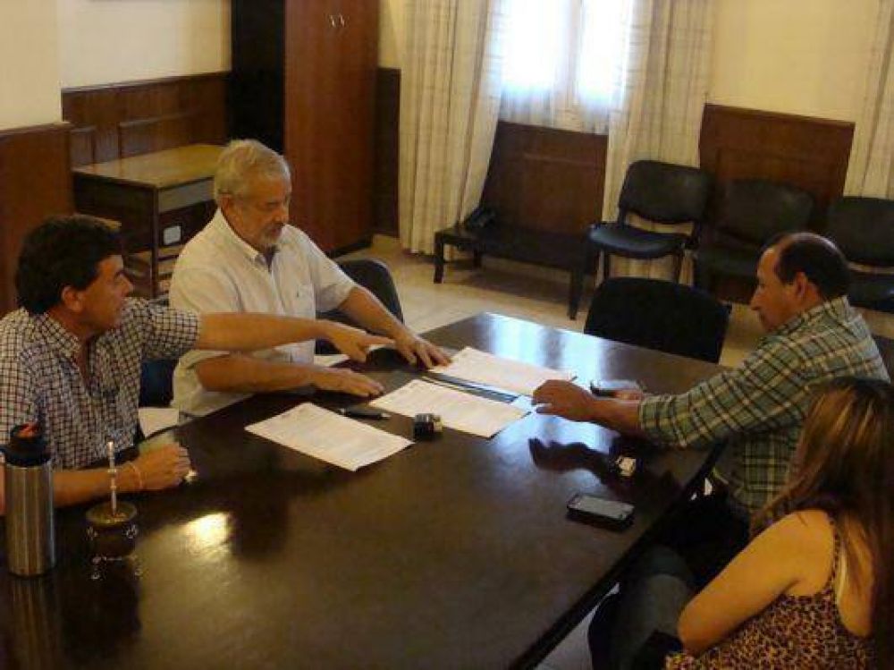 Con aporte del Fondo de Desarrollo Rural se enripiar�n 3.800 metros del acceso a Manuel Derqui