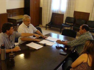 Con aporte del Fondo de Desarrollo Rural se enripiar�n 3.800 metros del acceso a Manuel Derqui