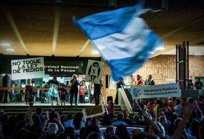 Convocan a la plaza San Mart�n a una movilizaci�n contra los despidos, el ajuste y la represi�n