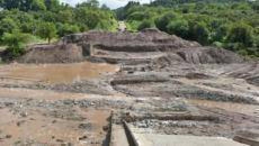 Cientos de familias permanecen aisladas en Villa Padre Monti