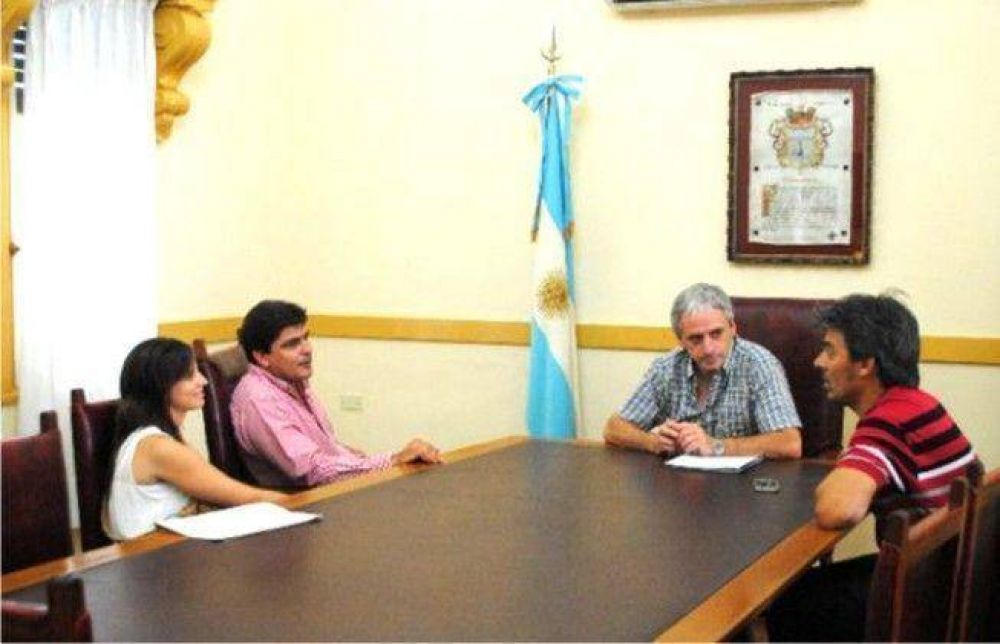 El Intendente Gast�n se reuni� con los organizadores del 7mo. Festival 