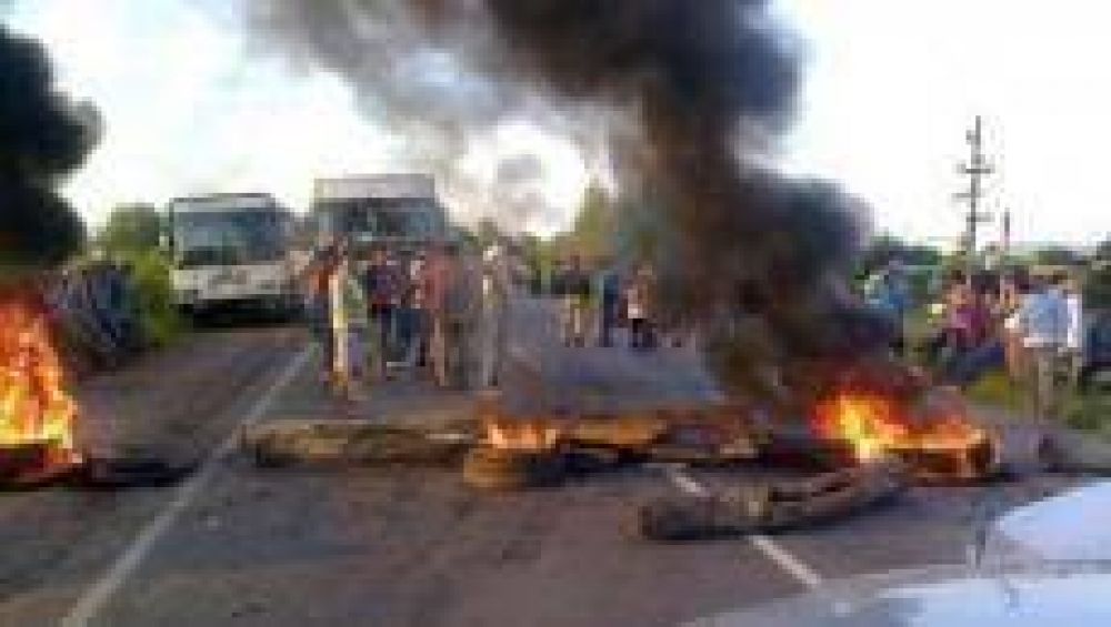 Manifestantes cortan la ruta 304 para pedir por agua potable