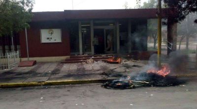 Salgado cierra la comuna por la crisis
