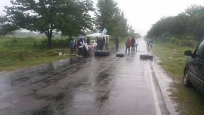 Municipales del interior resisten ante despidos y falta de pago