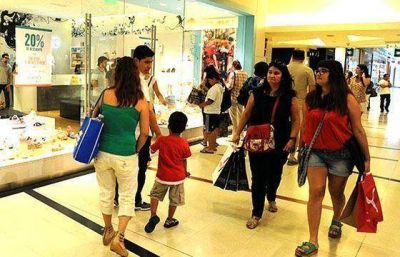Sancionaron a comercios por no exhibir precios