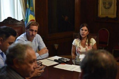 Garro junto a vecinos de Hern�ndez ratific� decisi�n de sanear la cantera