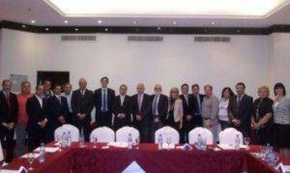 COLITUR se re�ne en Corrientes y definir� acciones para 2016